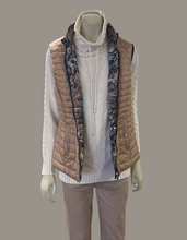 Load image into Gallery viewer, BARBARA LEBEK Down FREE Reversible (print) Vest
