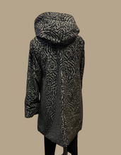 Load image into Gallery viewer, AINO Marta Roses Coat
