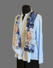 Load image into Gallery viewer, SE - JUST WHITE Blue Tunic
